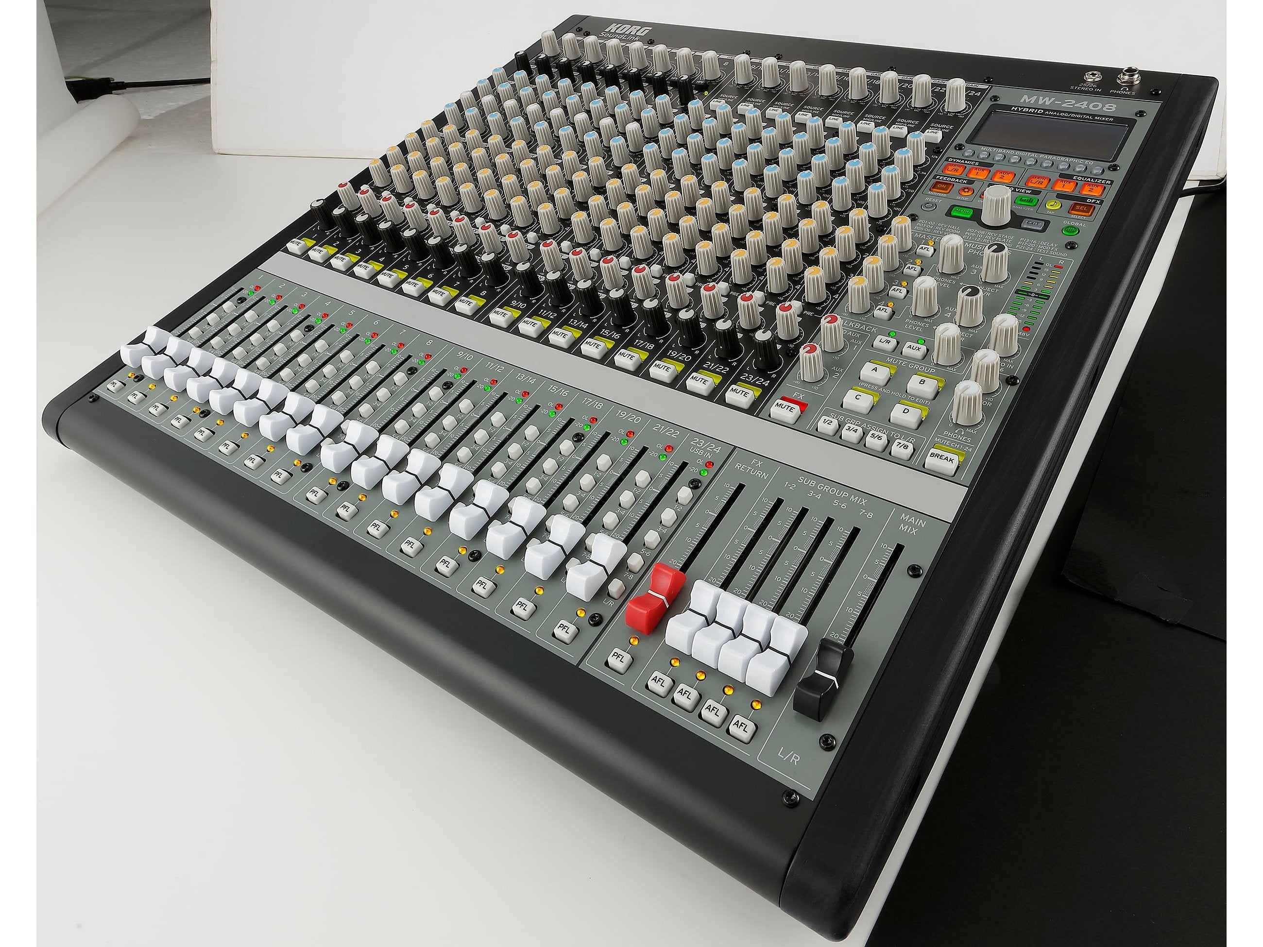 Korg MW-1608 24-channel Hybrid Mixer 4